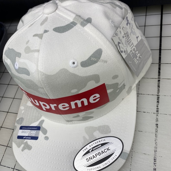 Copy- supreme hat - Picture 6 of 9